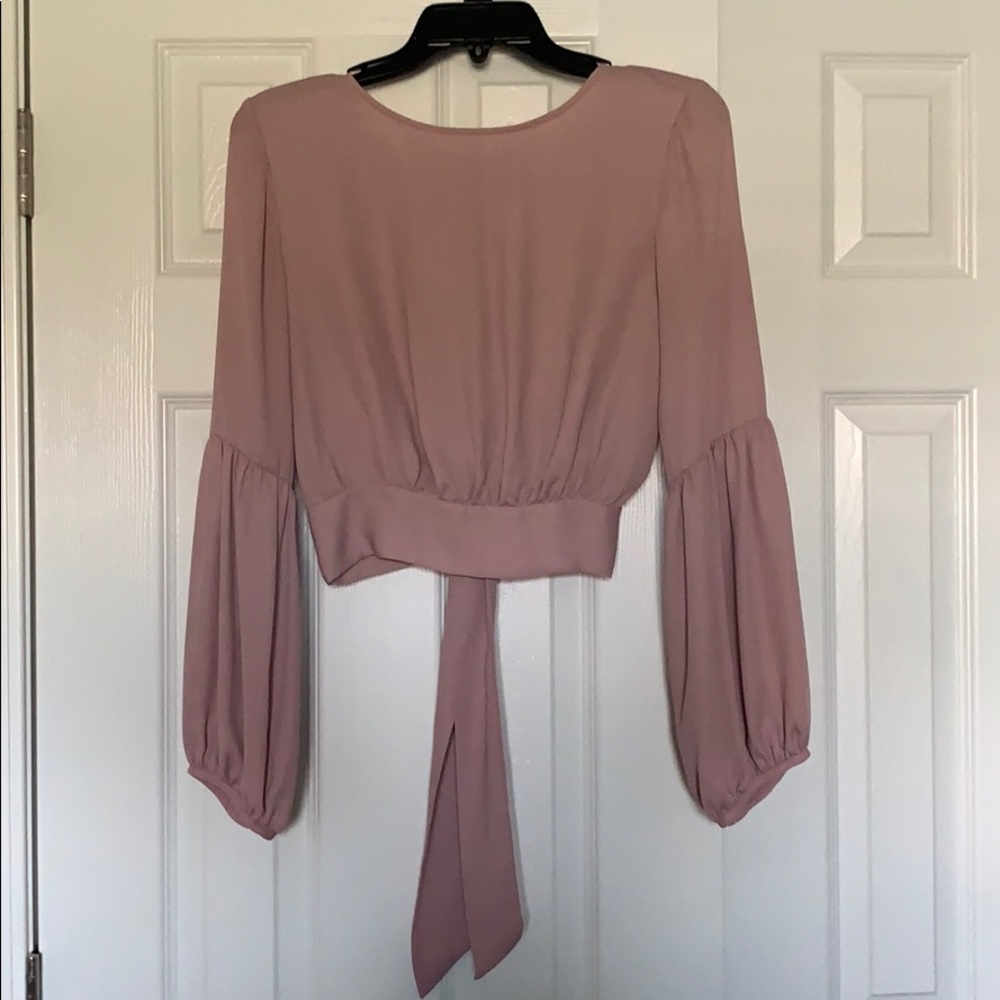 Gianni Bini cropped mauve long sleeve blouse